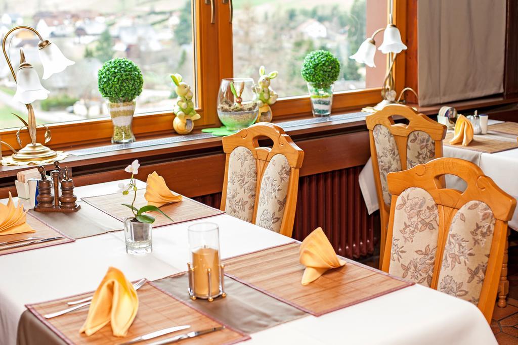 אייזנבאך Auerhahn Bed And Breakfast - Black Forest - Waldhotel מראה חיצוני תמונה