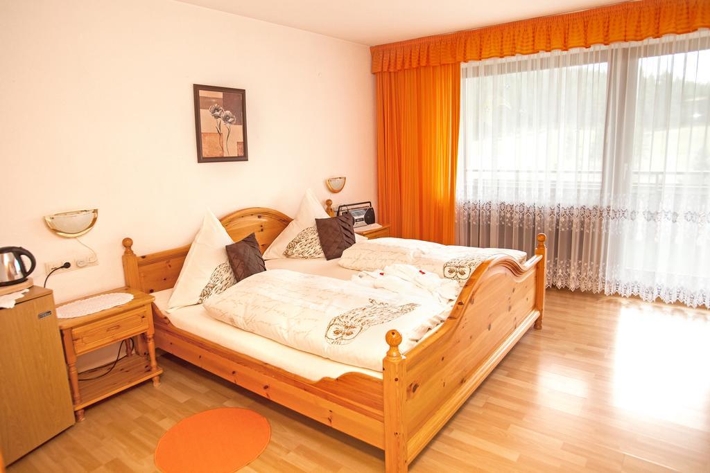 אייזנבאך Auerhahn Bed And Breakfast - Black Forest - Waldhotel חדר תמונה